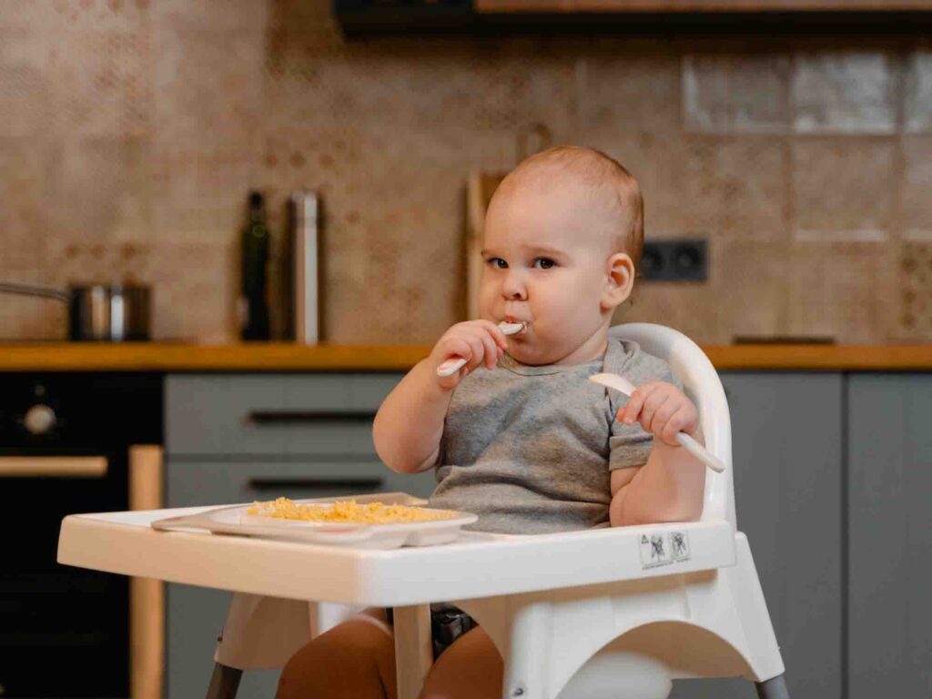 How To Teach A Baby To Use A Spoon