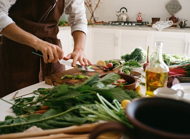 How to Keep Kitchen Knives Sharp for Years: Proven Tips and Tricks