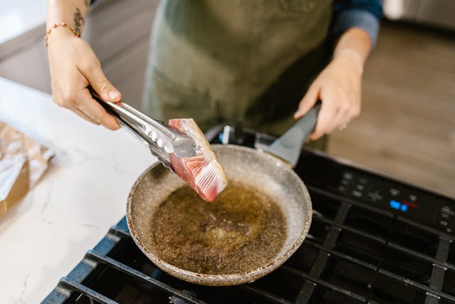 How to Reduce Oil Splatter When Frying: Easy Tricks That Work!